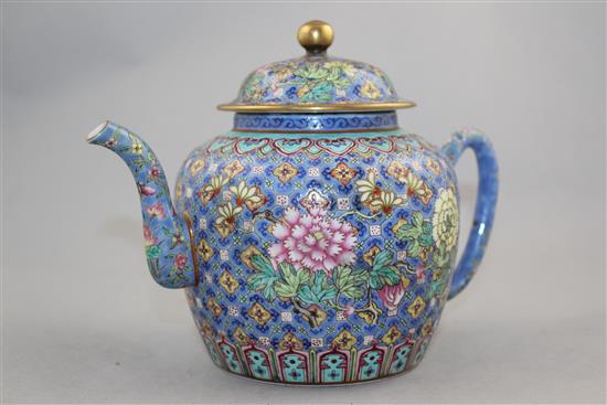 A Chinese famille rose enamelled porcelain wine pot and cover, 15cm